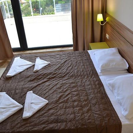 Tm Deluxe Hotel Pantai Sunny Bagian luar foto