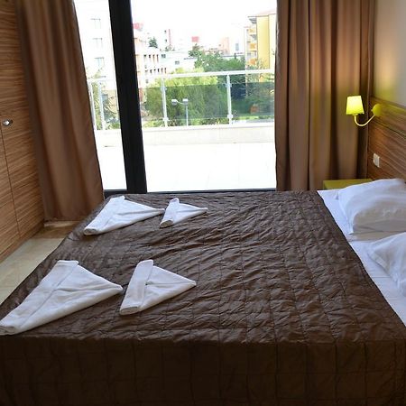 Tm Deluxe Hotel Pantai Sunny Bagian luar foto