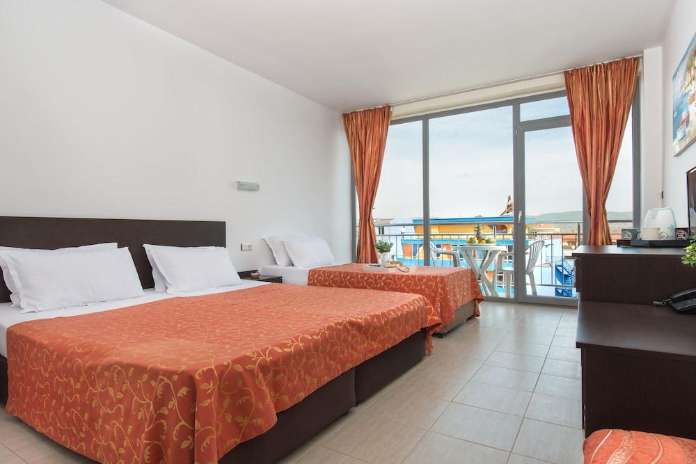 Tm Deluxe Hotel Pantai Sunny Bagian luar foto