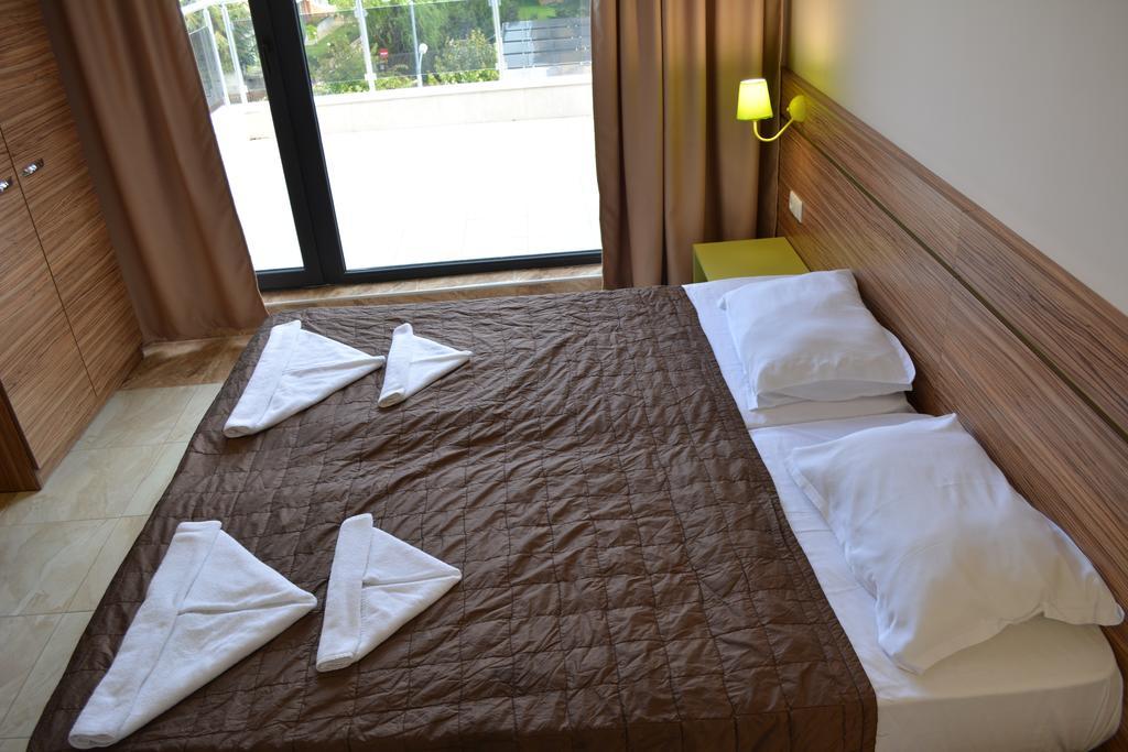 Tm Deluxe Hotel Pantai Sunny Bagian luar foto
