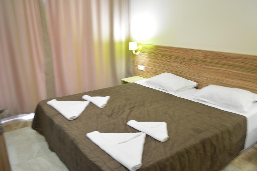 Tm Deluxe Hotel Pantai Sunny Bagian luar foto