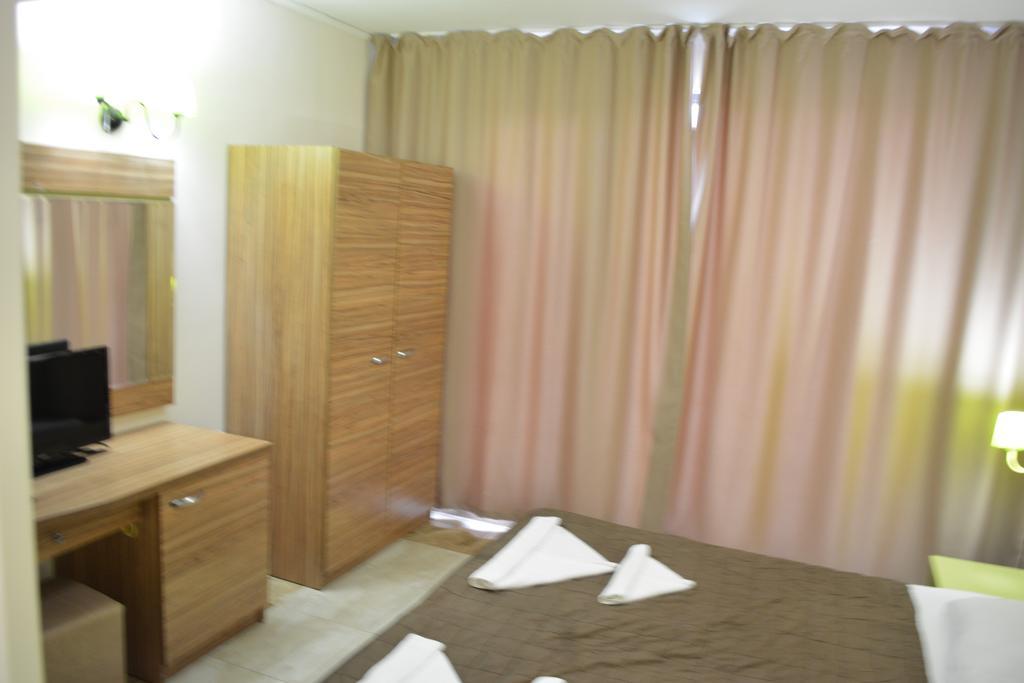 Tm Deluxe Hotel Pantai Sunny Bagian luar foto