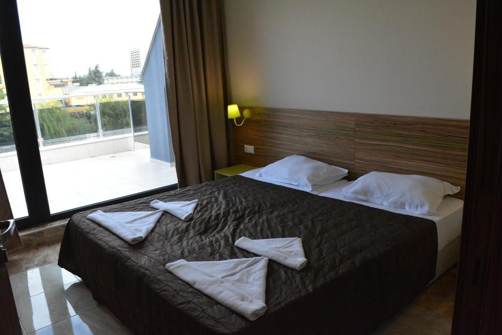 Tm Deluxe Hotel Pantai Sunny Bagian luar foto