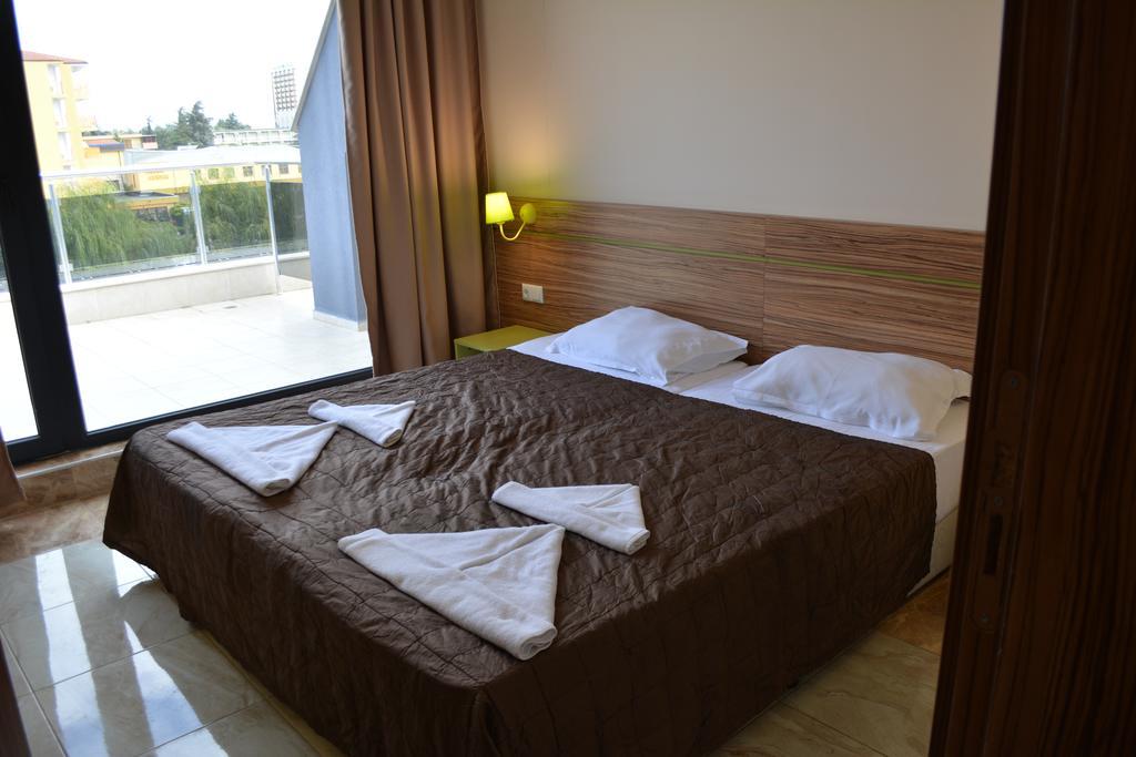Tm Deluxe Hotel Pantai Sunny Bagian luar foto
