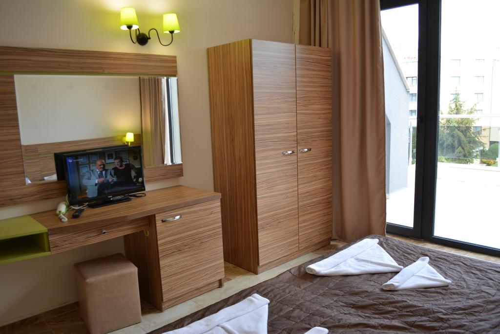 Tm Deluxe Hotel Pantai Sunny Bagian luar foto