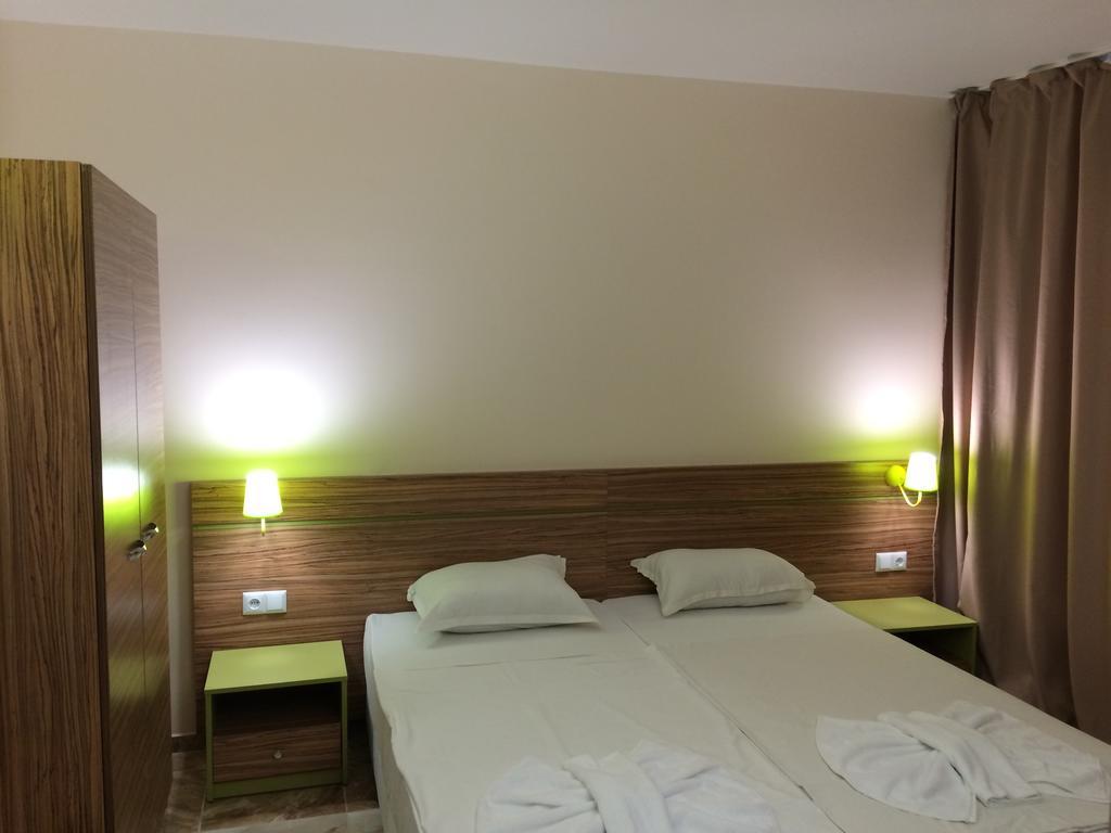 Tm Deluxe Hotel Pantai Sunny Ruang foto