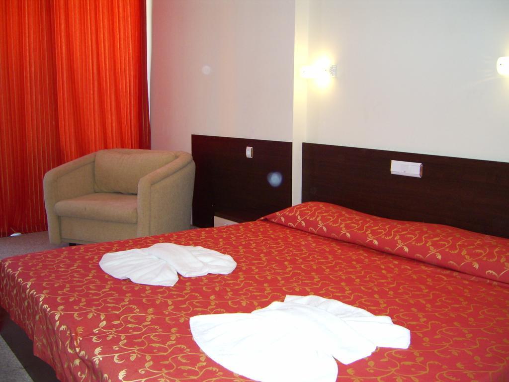 Tm Deluxe Hotel Pantai Sunny Ruang foto